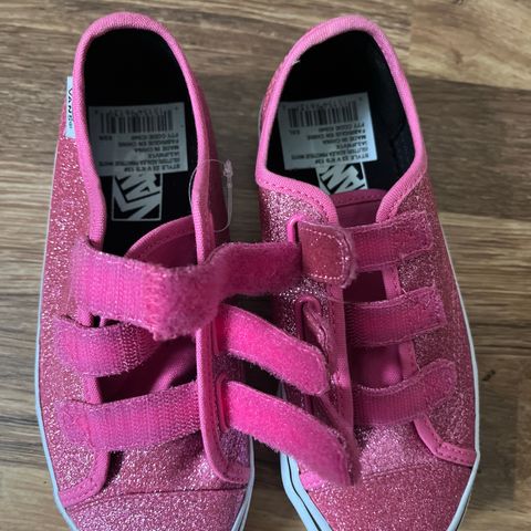 Selger et par veldig fine rose jente jogge sko fra VANS.