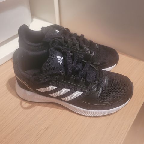 Adidas sko