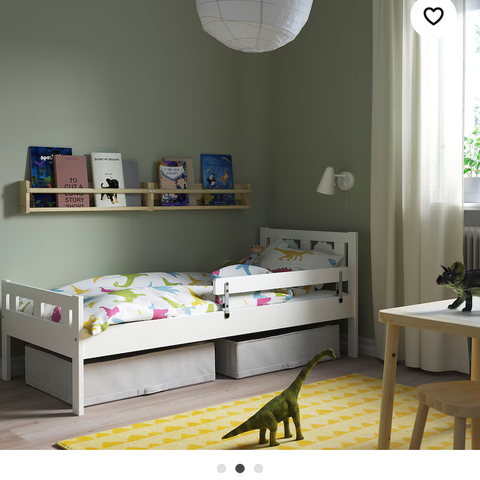 Barneseng fra ikea med madrass og madrassbeskytter