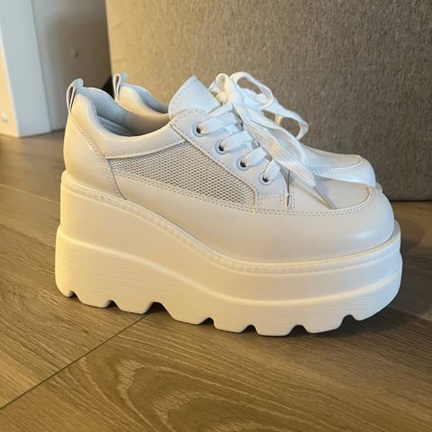 Buffalo sneakers sko til bryllup?