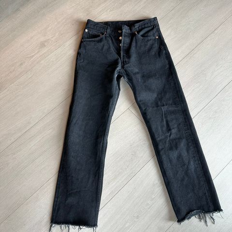 Svart Levis jeans