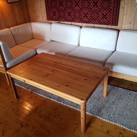 IKEA hjørnesofa 282x142cm. Kan gjøres mindre.