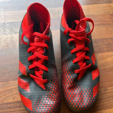 Pent brukte Adidas Predator fotballsko str. 36 2/3