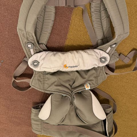 Ergobaby Four positions 360 + ergobaby regn-og vindtrekk (nesten som nytt)