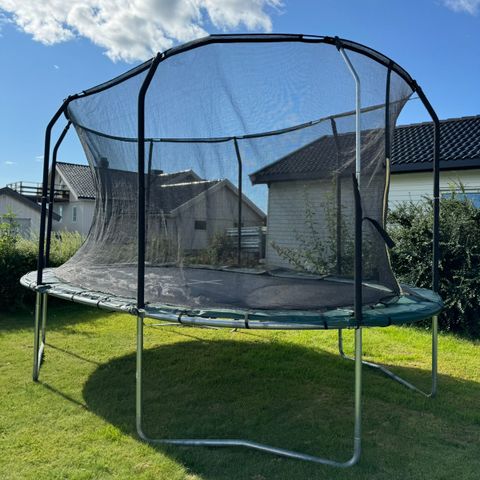 Trampoline 4,6x3m selges billig.