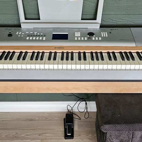 Yamaha piano til salgs