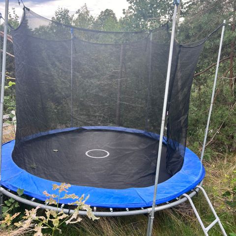 Trampoline gis bort