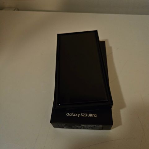 Samsung S23 Ultra 256GB - Som NY