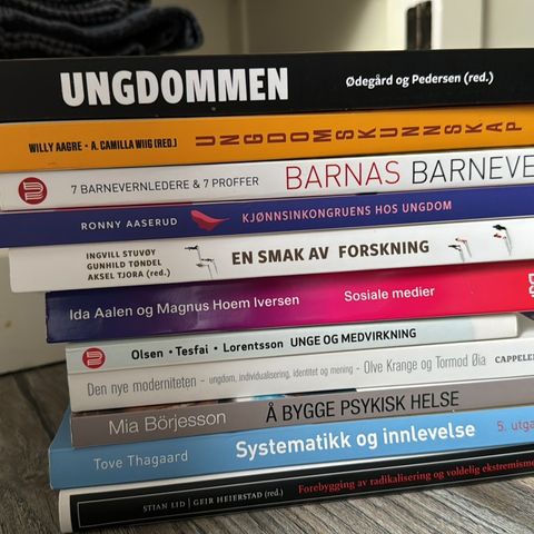 Ungdomskunnskap bøker årsstudium