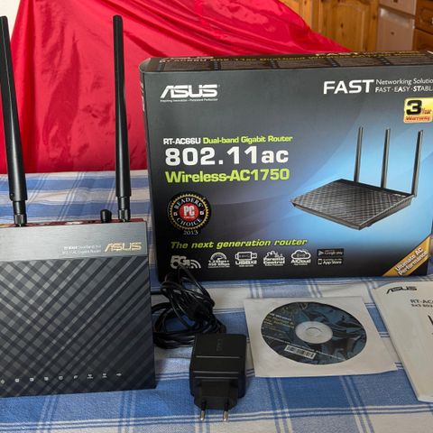 Asus router RT-AC66U som ny i eske med norsk  brukerveiledning og cd