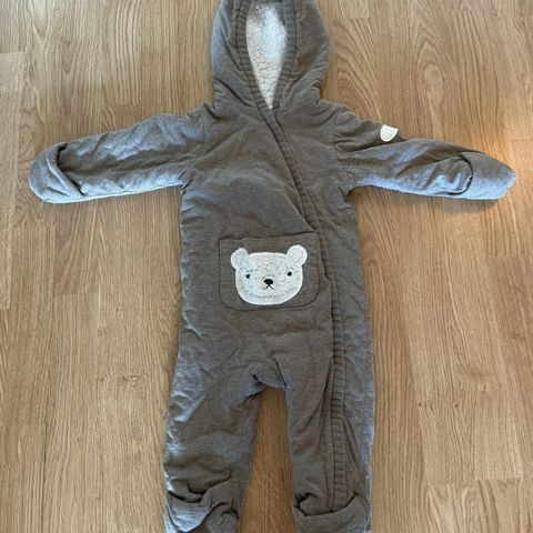 Newbie🐻Deilig myk og søt bamsedress i str 74