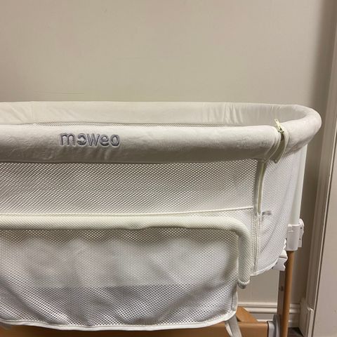 Moweo bedside crib