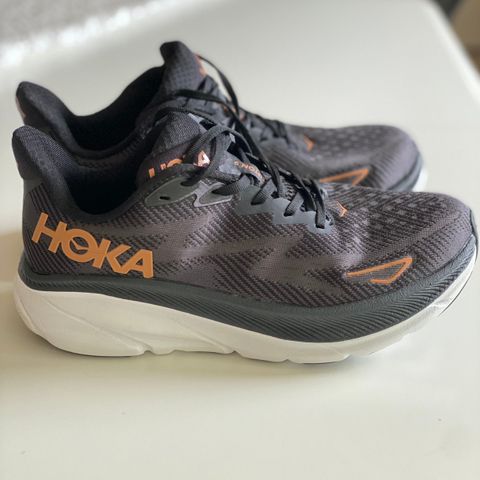 Hoka Clifton 9 str 42, ubrukte