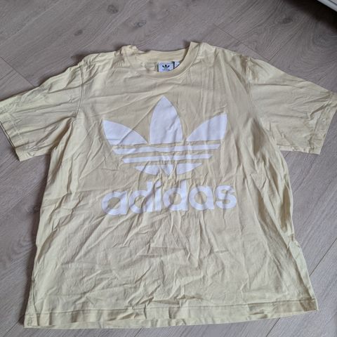 Retro adidas t-skjorte