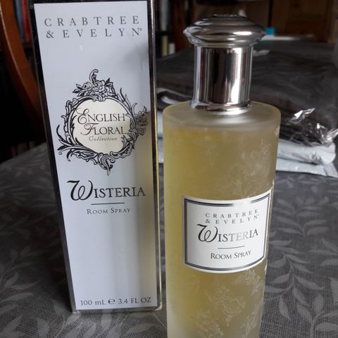 Nydelig "Room spray" fra "Crabtree and Evelyn" - "Wisteria"