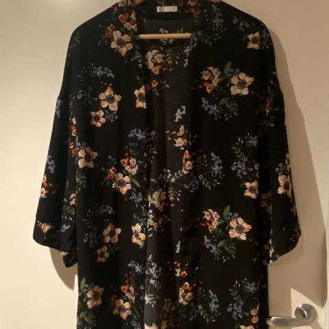 Blomstrete kimono