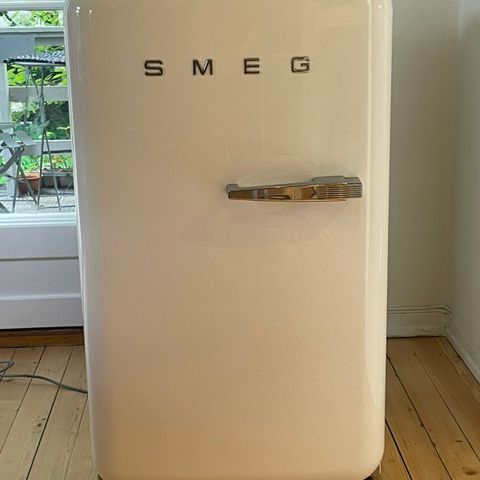 Smeg kjøleskap selges