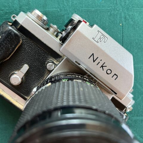 Nikon F-hus med mye tilbehør