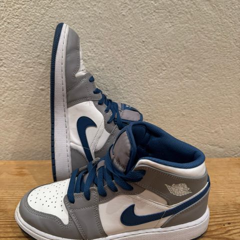 Air Jordan 1 Mid str 37,5 - kun brukt tre ganger