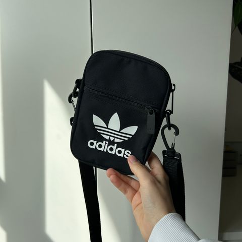 Adidas veske