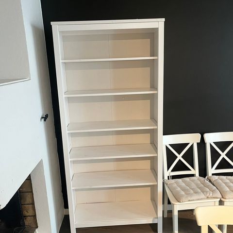 Hemnes Bokhylle fra IKEA