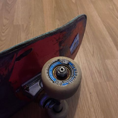 Skateboard med merke deler