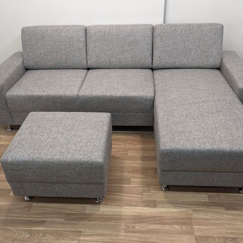 Hjellegjerde sofa med puff