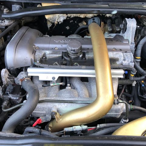 Volvo V70 2 liter turbo motor selges