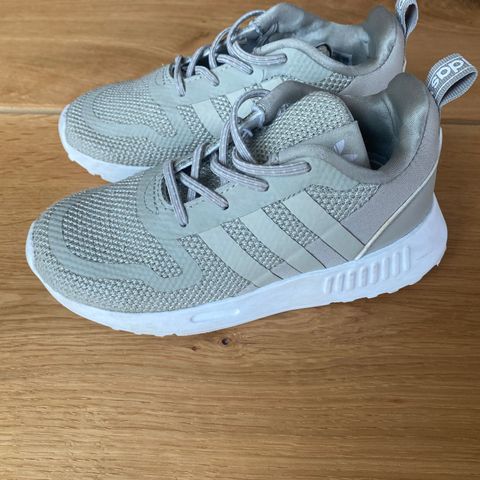 Adidas joggesko