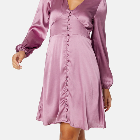 Ubrukt Elliana Satin dress fra Bubbleroom