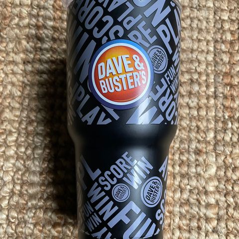 Dave & Buster’s tumbler 30 oz (8,5 dl) - kjøpt i USA