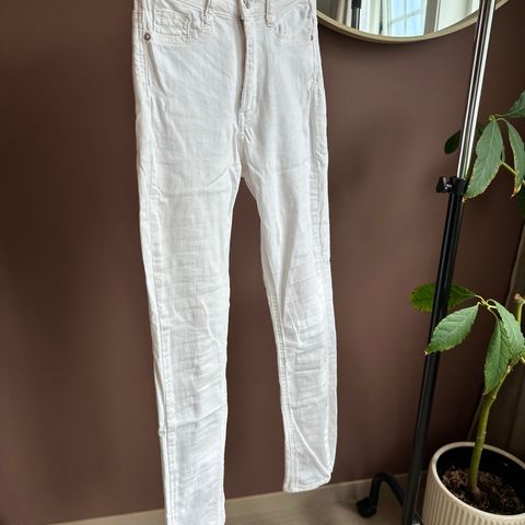 Jeans fra Gina tricot - Str 32