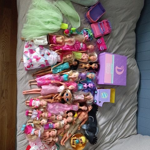 Dukker Biler og vogner Klær Barbie Lol Omg Surprise Monster High my litel pony