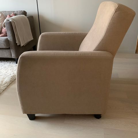 Stoler 2 stk recliner. Kr. 2000,- pr stk. Må hentes