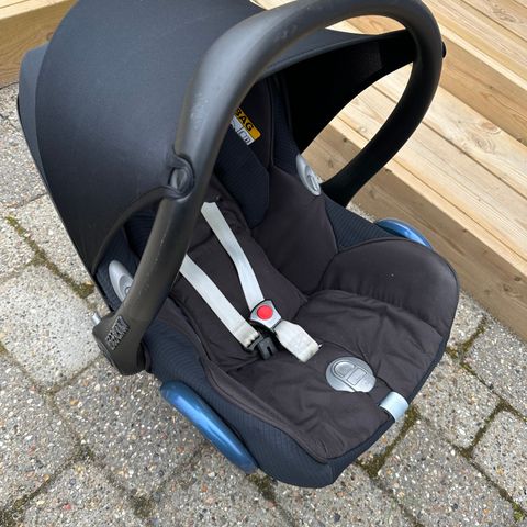 Bilstol Maxi Cosi med base