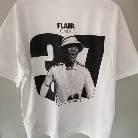 Flair. London Mainoo t-skjorte