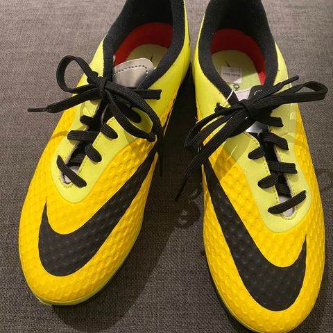 Nike fotballsko str 36,5 ubrukt