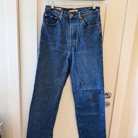 Levi’s Ribcage Straight Ankle jeans, W: 29 L: 29