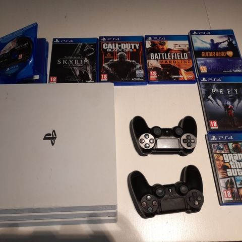 Playstation 4 Pro m/ kontroll, 7 kjente, spill bla GTA5, selges.