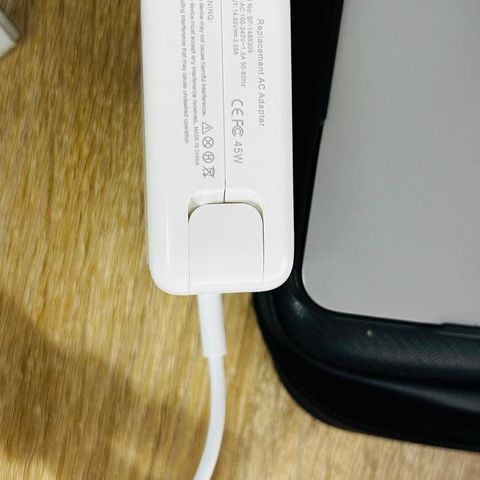 Apple MacBook Pro-lader (som ny)