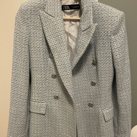 Nydelig lyseblå  blazer fra Zara XS.