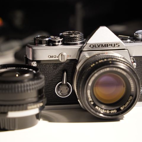 Olympus OM-2n med to linser