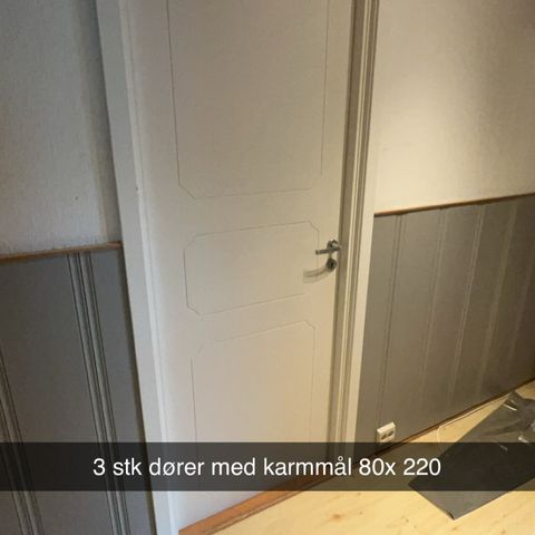 Selger div innedører med karm.