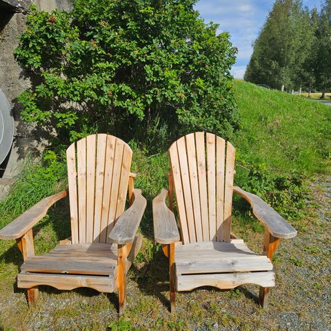 2 stk flotte Canadian Outdoor Muskoka stoler . Stolene selges samlet.