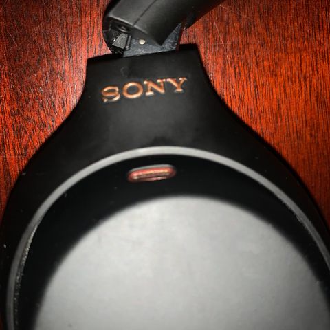 Sony trådløse around-ear hodetelefoner WH-1000XM4 (sort)