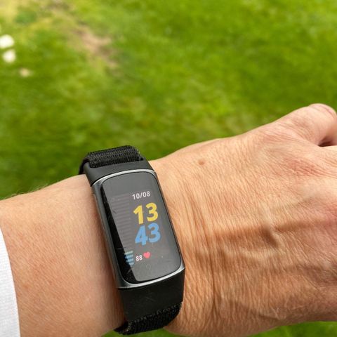 Fitbit Charge 5