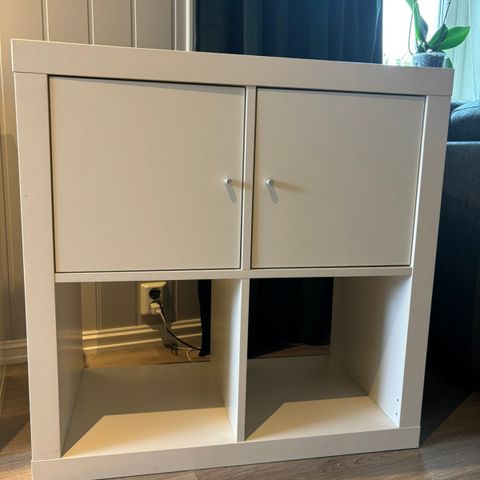 Hyller fra Ikea  selges