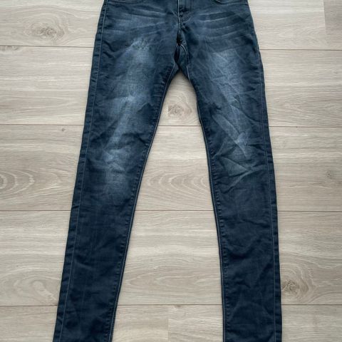 Pent brukt Levis 710™ SUPER SKINNY JEANS str 14 år.