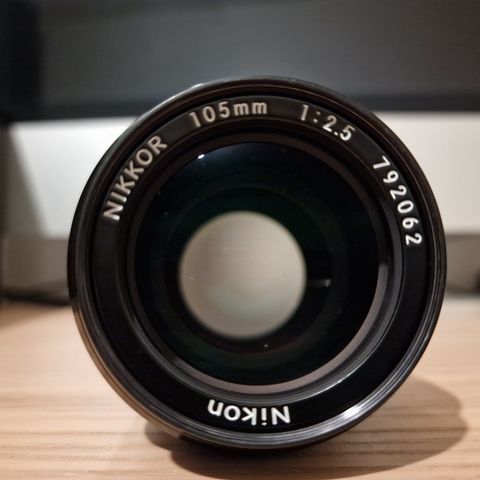 Nikon Nikkor 105mm f/2.5 AI