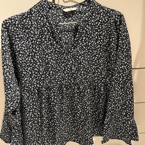 Blomster bluse only